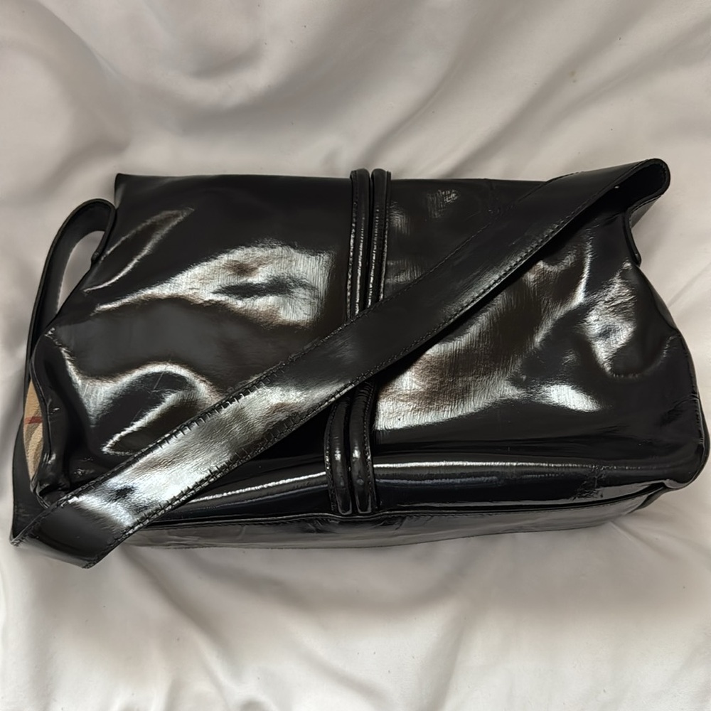 Elegant Black Burberry Toggle Leather Women's Bag - Picture 3 of 8